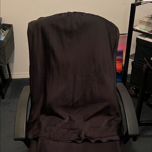 American Eagle black satin midi skirt in XL & in excellent condition